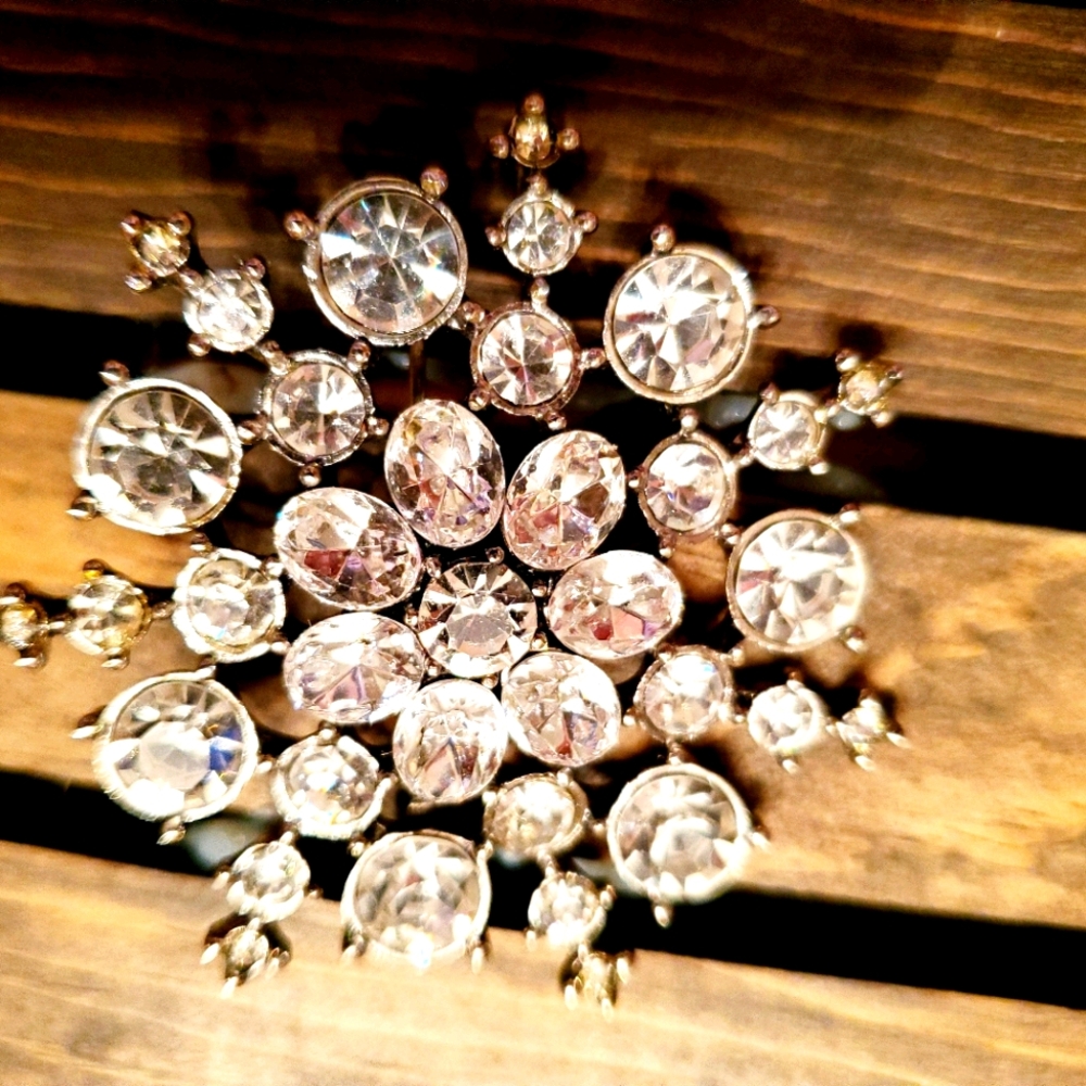 Large Snowflake Shaped Vintage Rhinestone Brooch